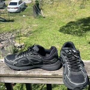 Men's Black Athletic Shoes